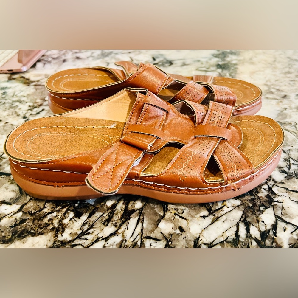 Amazon Essentials Brown Women's Sandals